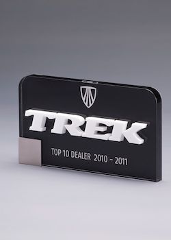 "Trek Bikes" Logoaufsteller (Umsetzung 2010-2019)